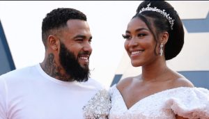 Estrela da Internet Anuncia Casamento e Bebê a Caminho, Deliciando Fãs em Todo o Mundo